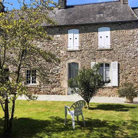 Maison En Pierres Entre Terre Et Mer.. *